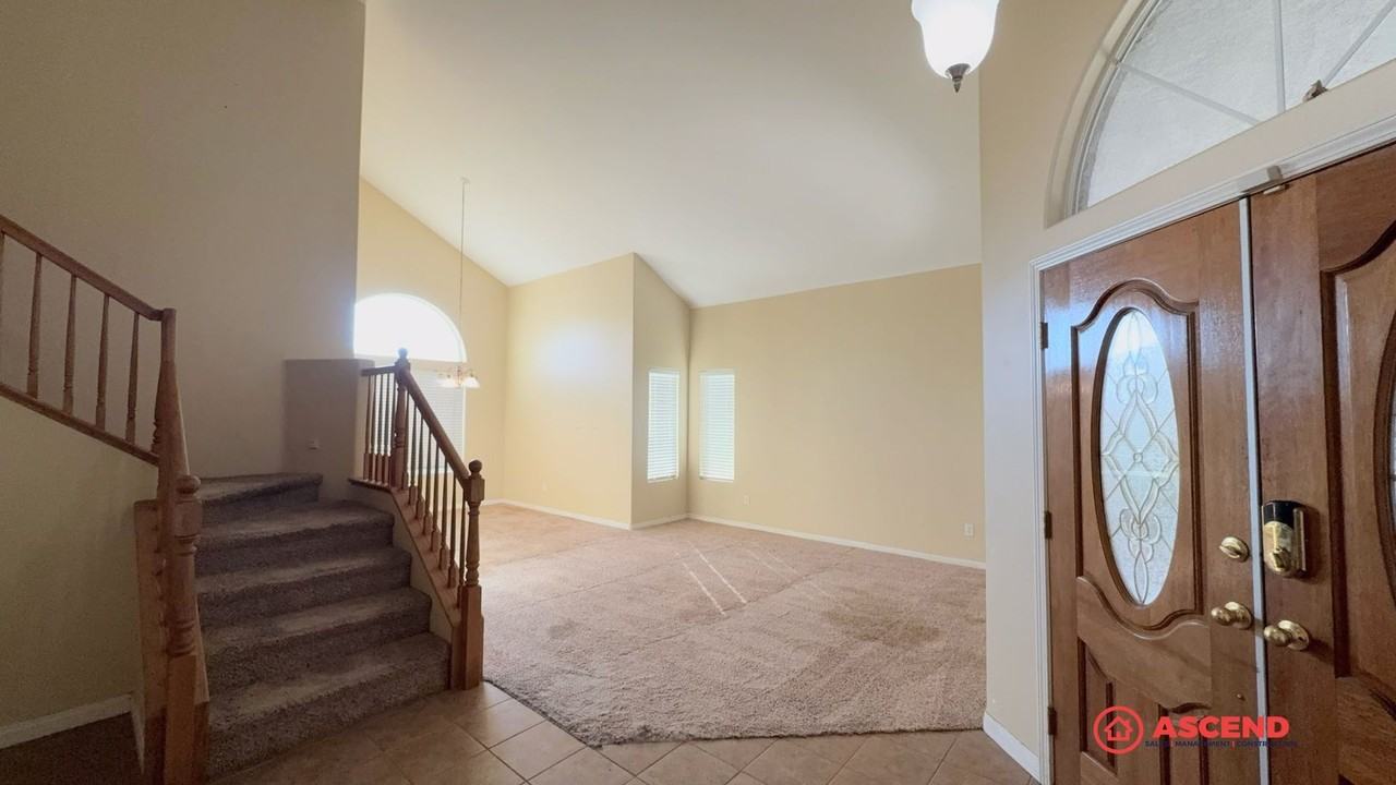 10119 Cobblestone Avenue - Photo 4 of 15
