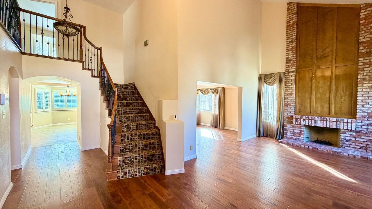 1060 Cross Springs Ct - Photo 3 of 43