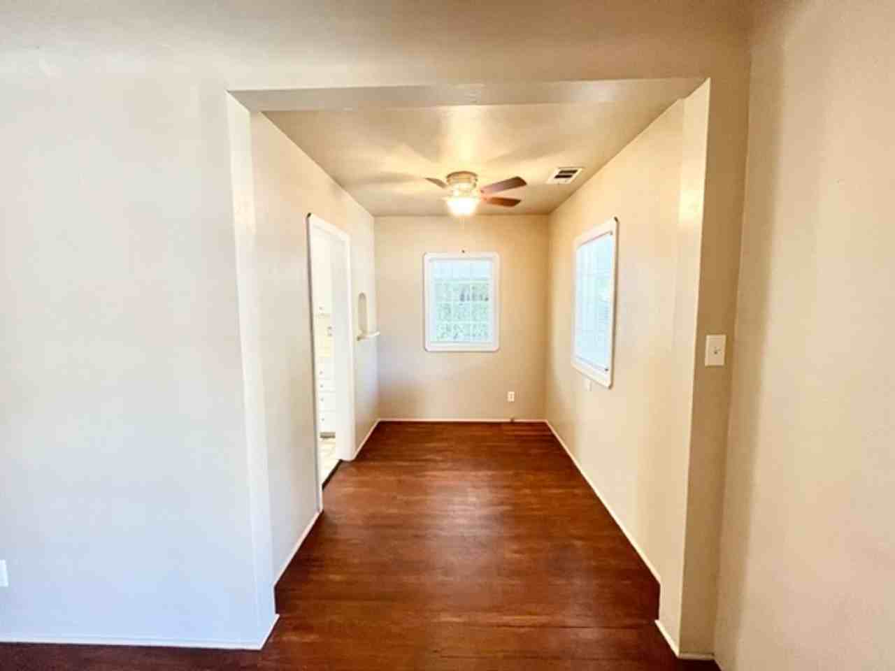 1212 Warner St - Photo 3 of 28