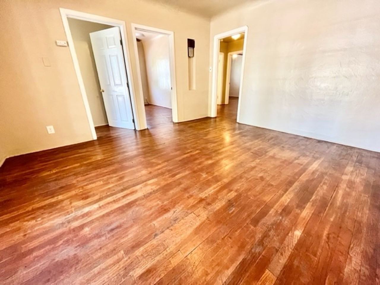 1212 Warner St - Photo 4 of 28