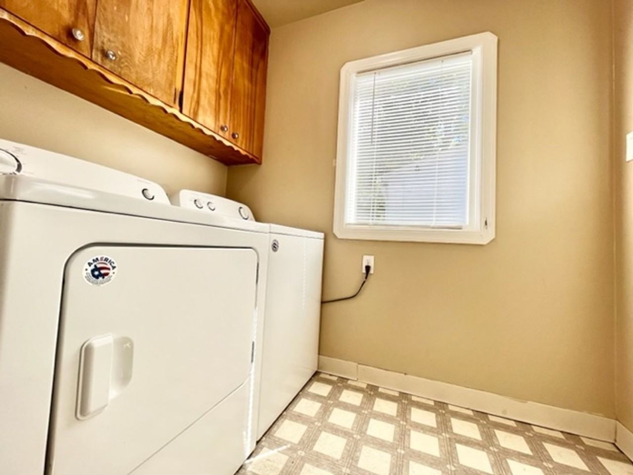 1212 Warner St - Photo 5 of 28