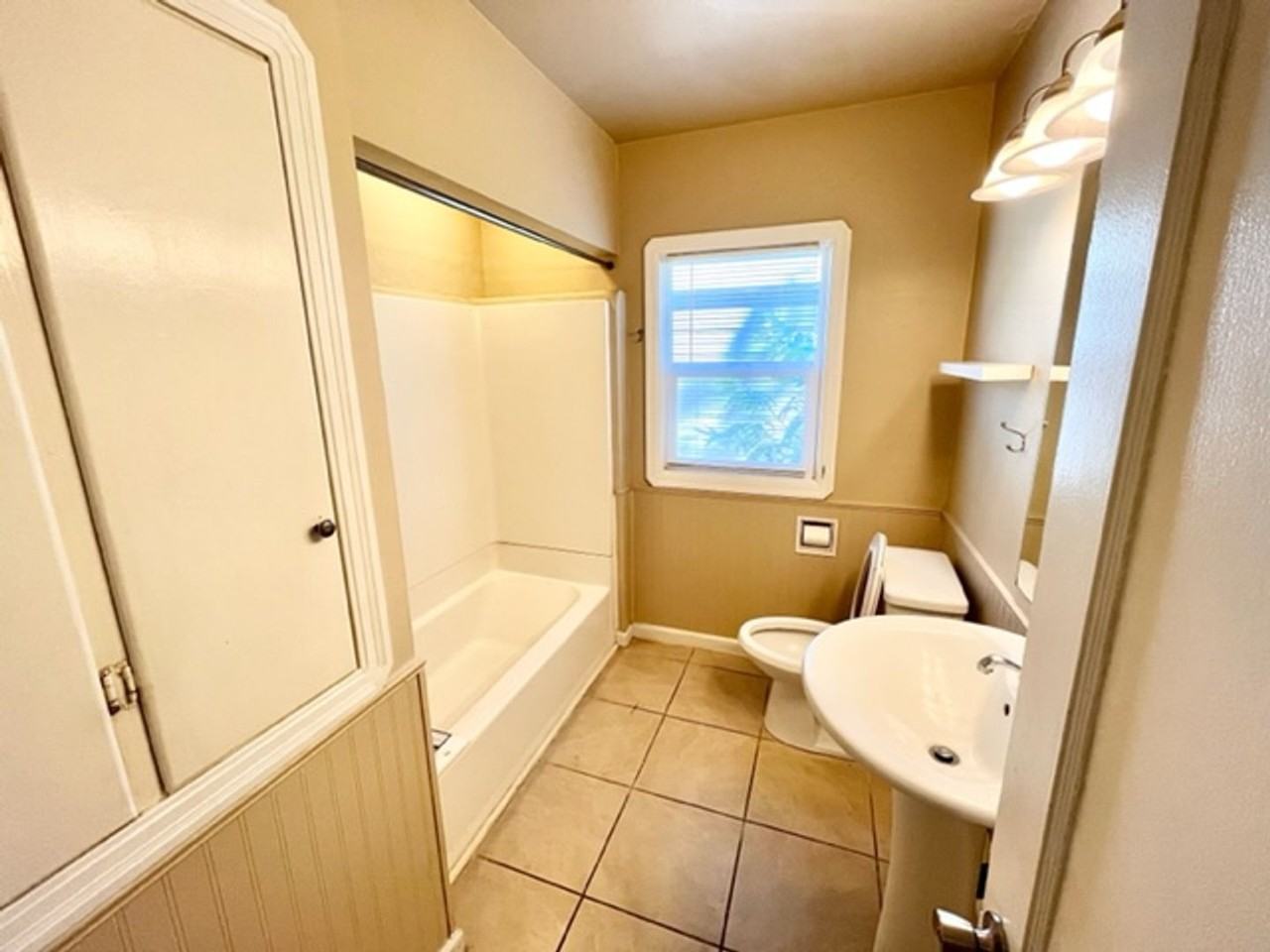 1212 Warner St - Photo 6 of 16