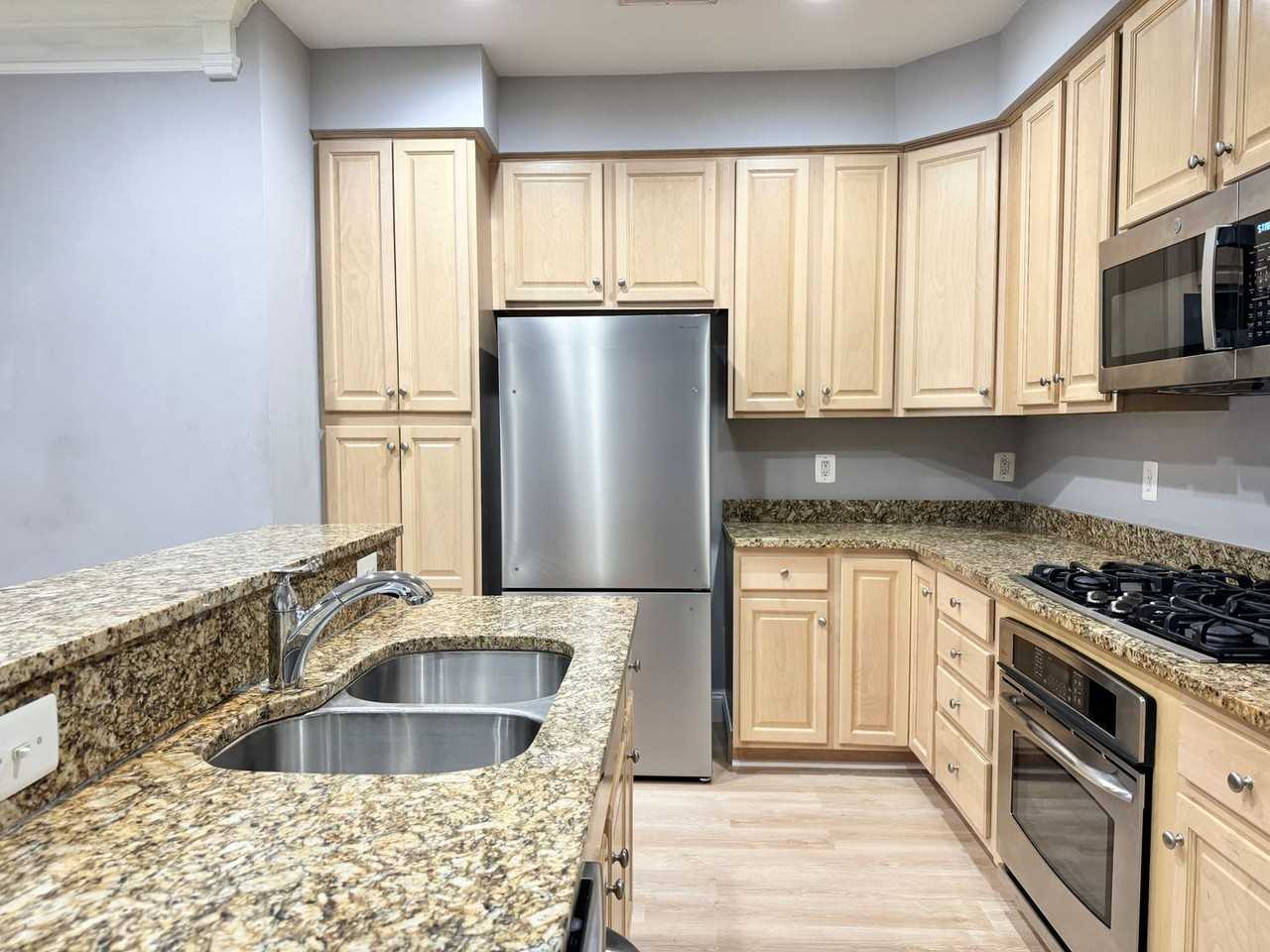 2396 Brookmoor Lane - Photo 7 of 33