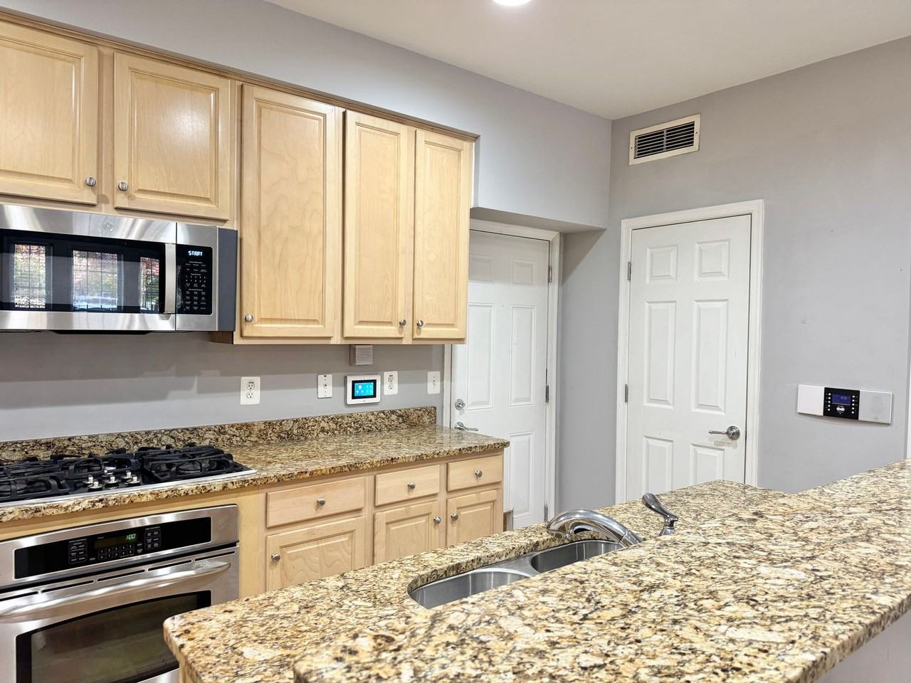 2396 Brookmoor Lane - Photo 6 of 33