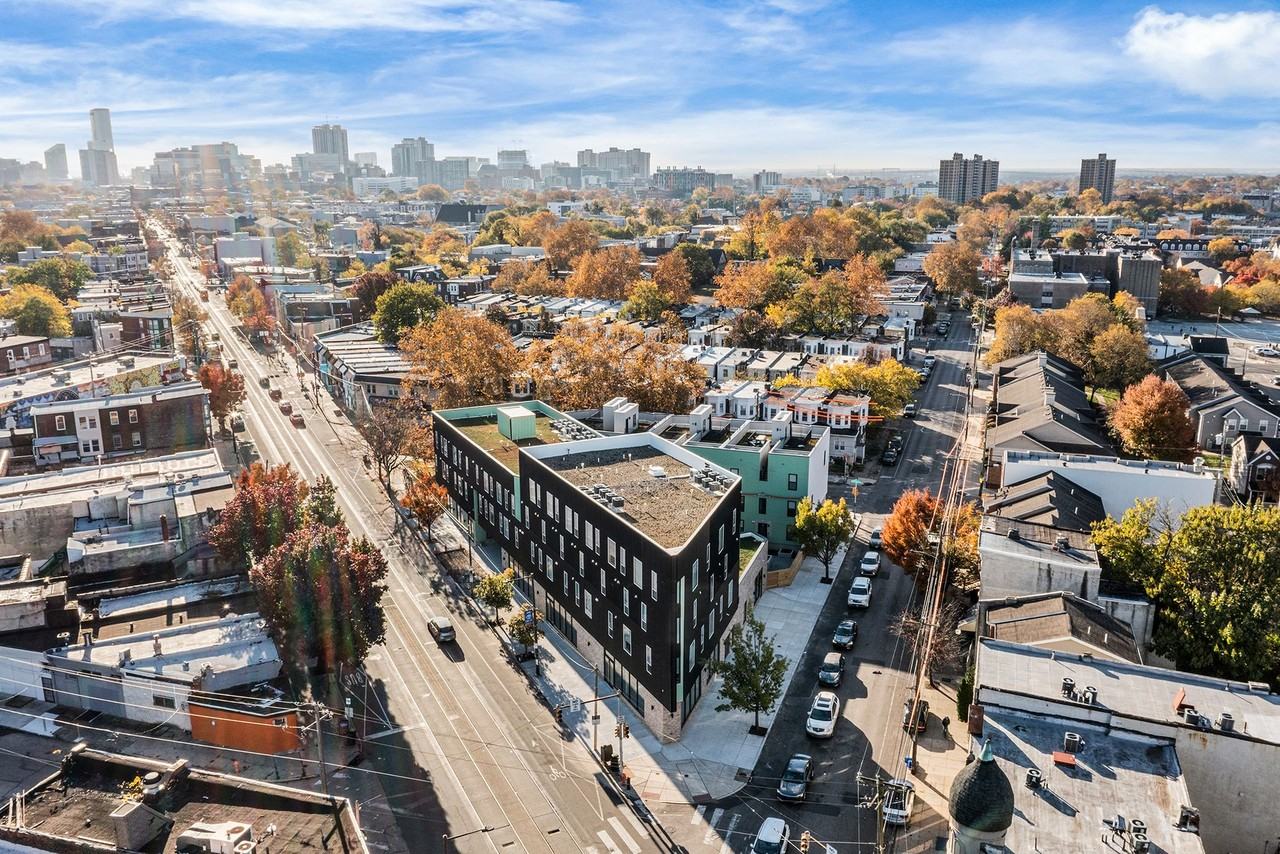 4324 Lancaster Ave - Photo 3 of 50