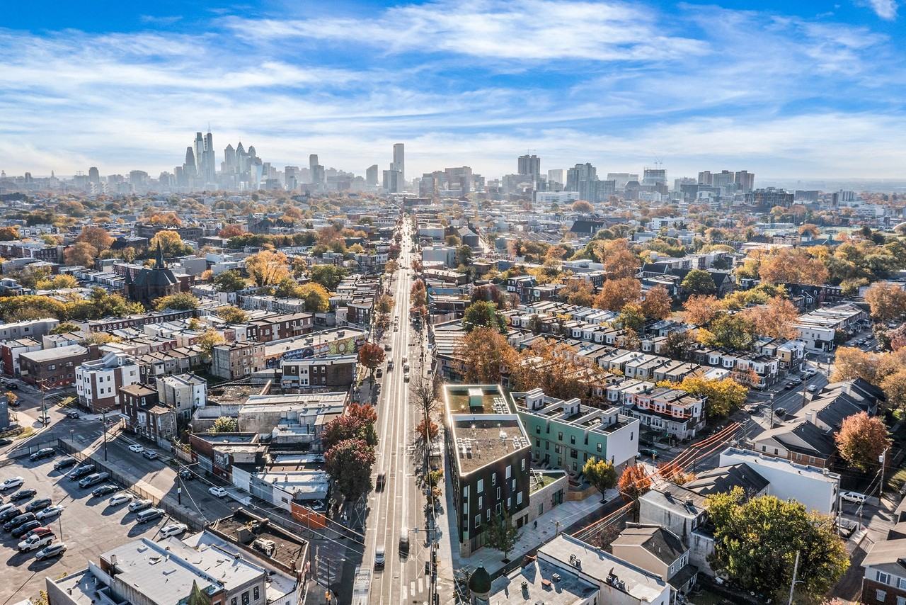 4324 Lancaster Ave - Photo 5 of 50