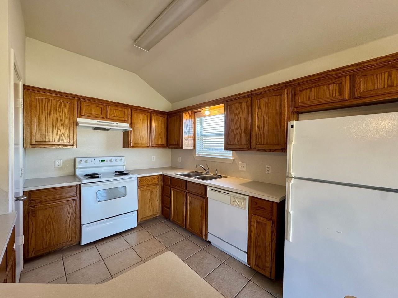 600 Park Lane Drive - Photo 4 of 12