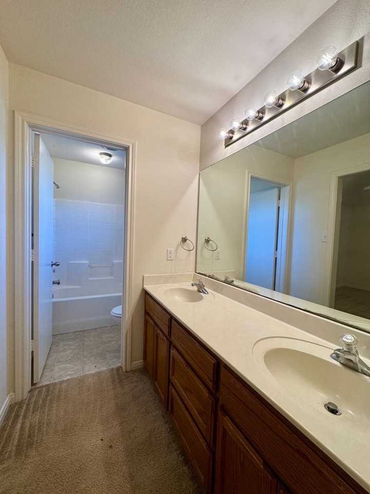 600 Park Lane Drive - Photo 7 of 12