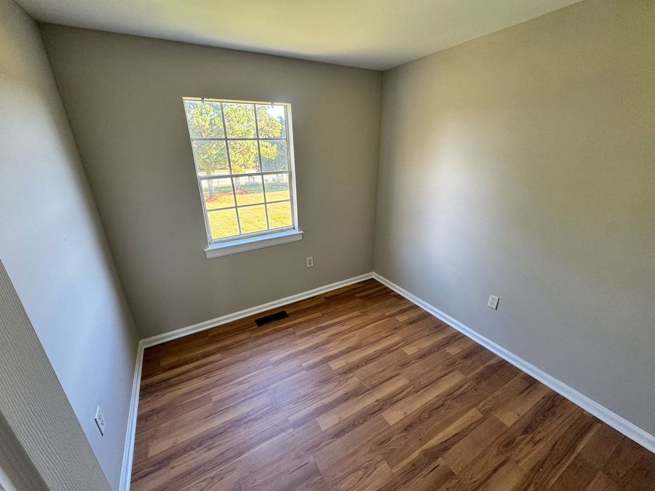 3250 Hunters Mill Circle - Photo 3 of 5