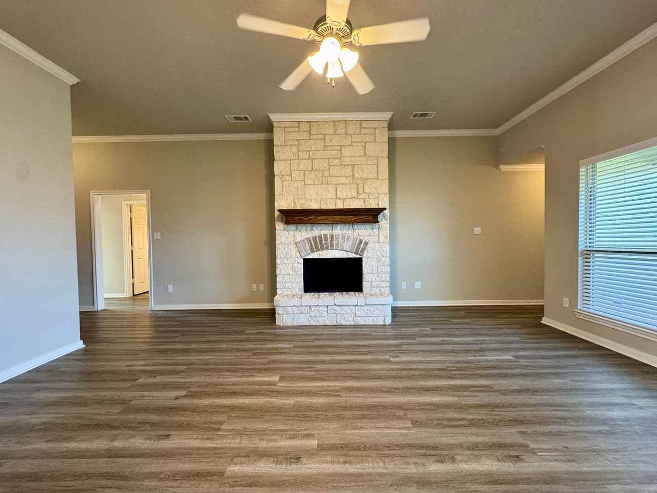 606 Hilltop Dr - Photo 7 of 20