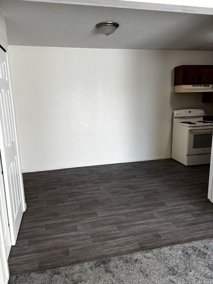 True North Apartments - Photo 4 of 14