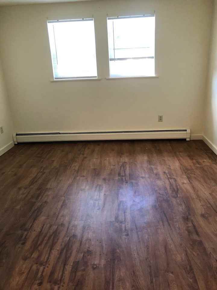 Sheridan Park and Holiday Manor - Photo 2 of 17