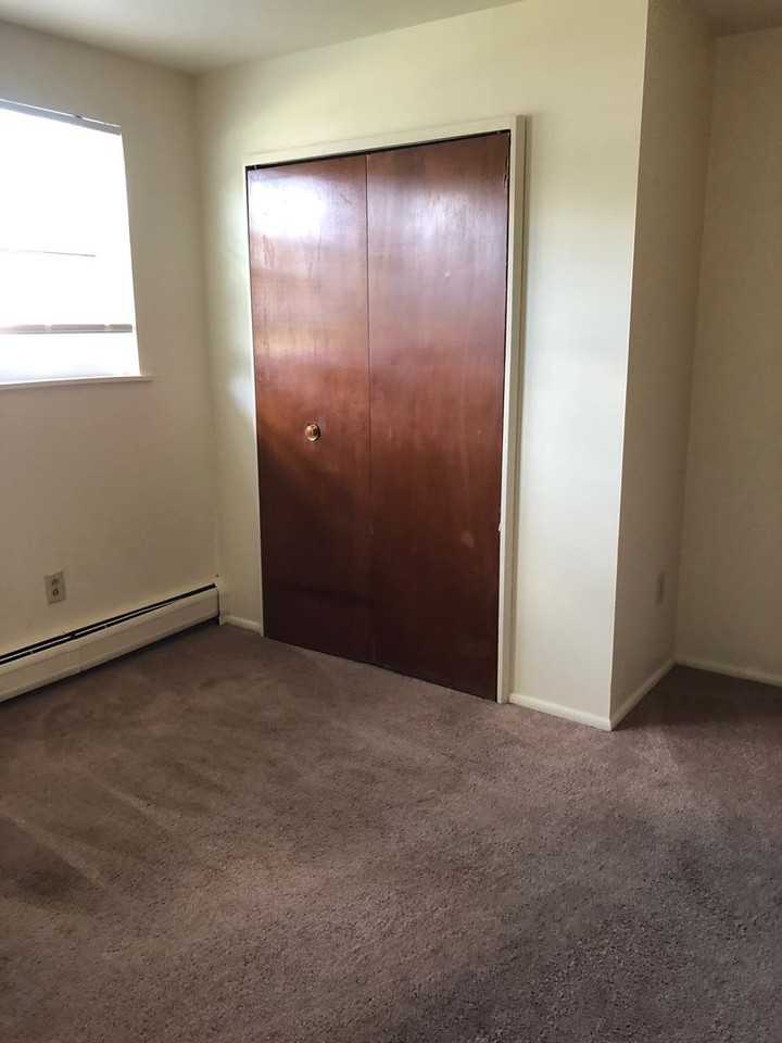 Sheridan Park and Holiday Manor - Photo 3 of 17