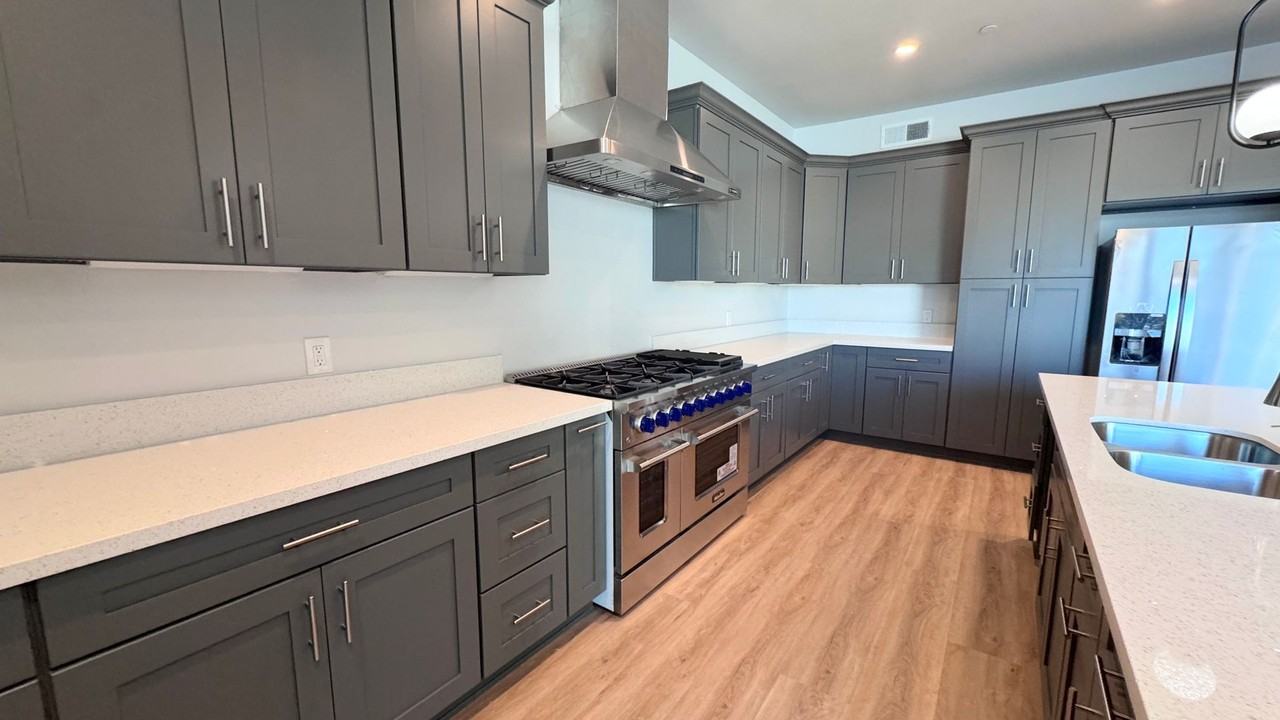 139-41 Almond St. - Photo 6 of 28