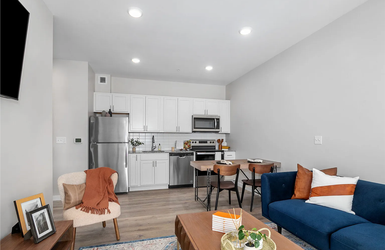 Victory on Leonard - Photo 3 of 25