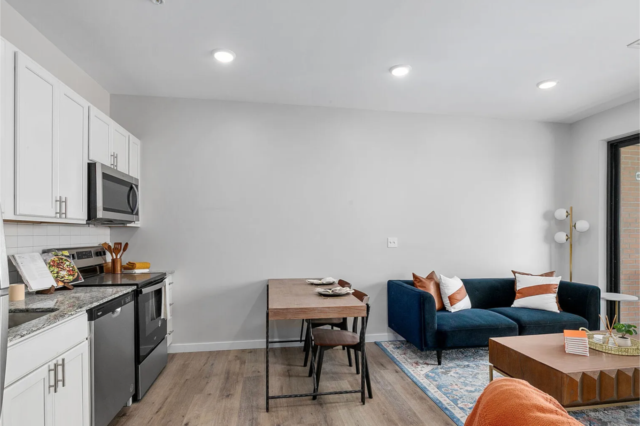 Victory on Leonard - Photo 4 of 25