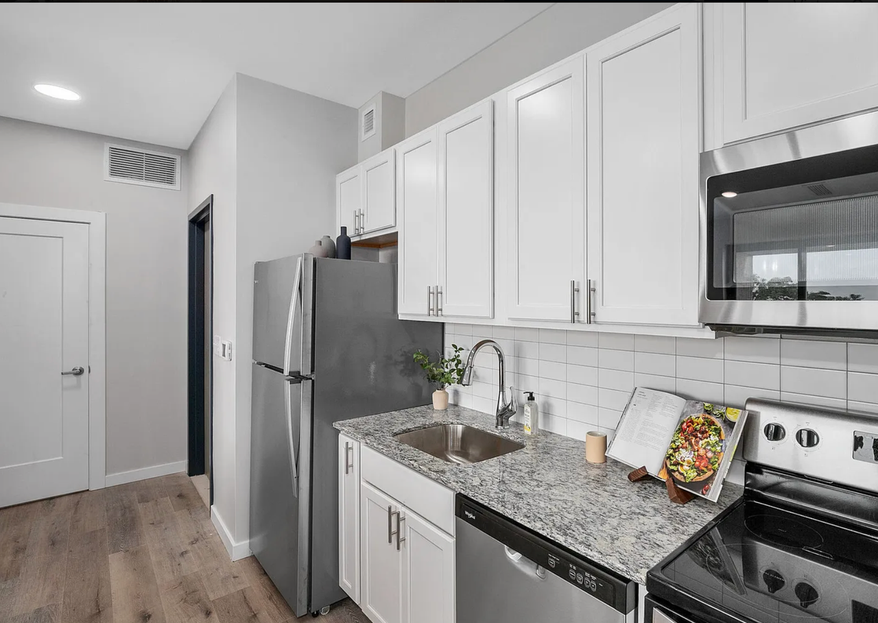 Victory on Leonard - Photo 7 of 25