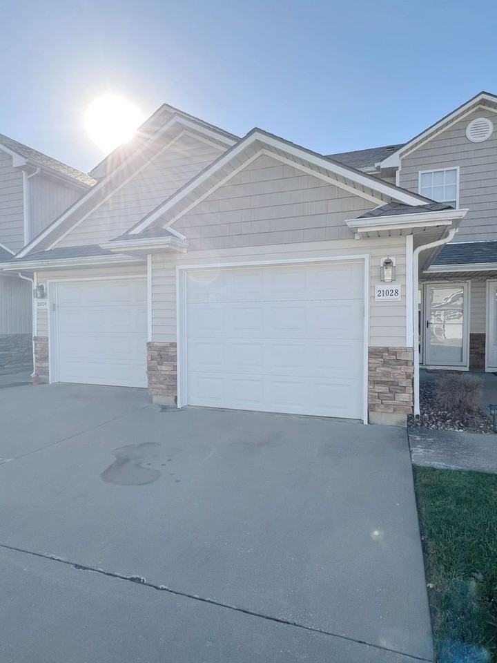 21028 Millridge St - Photo 2 of 18