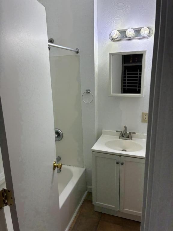 3805 Howley St - Photo 6 of 9