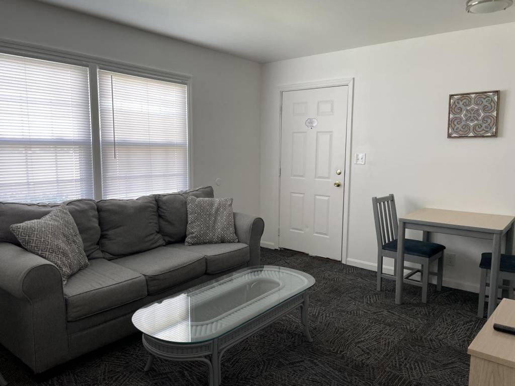 17 Brentwood Cir - Photo 3 of 13