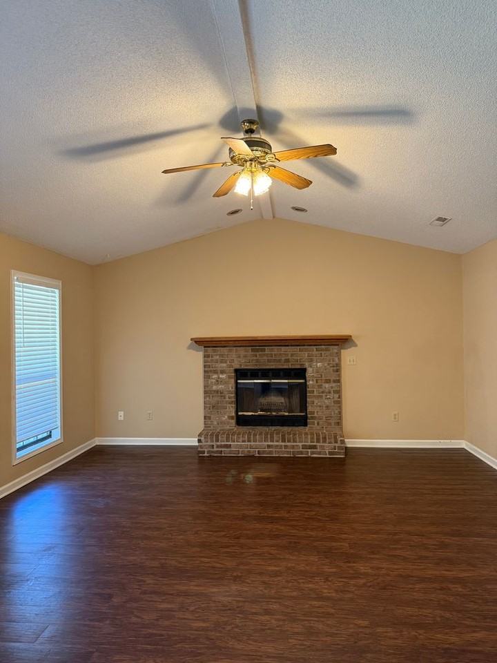 156 Lakeside Dr - Photo 2 of 28