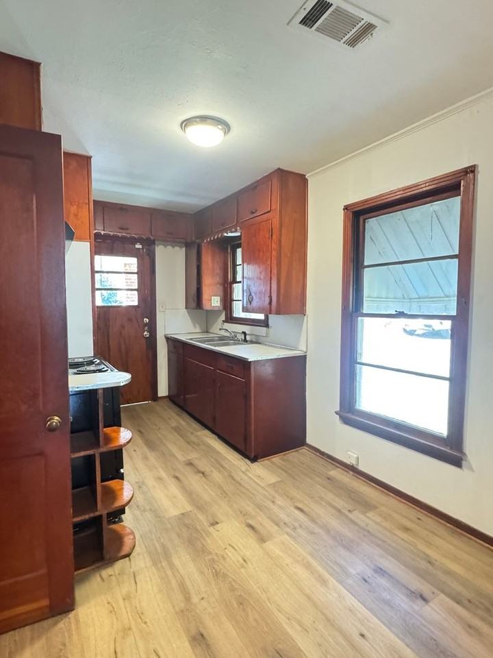 122 Jackson Street - Photo 6 of 25