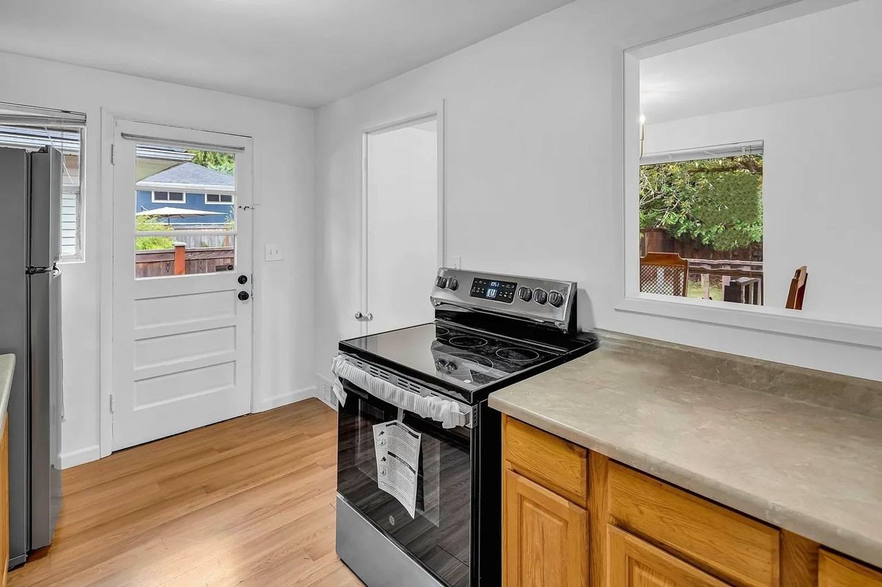 3602 Ne 75th St - Photo 5 of 36