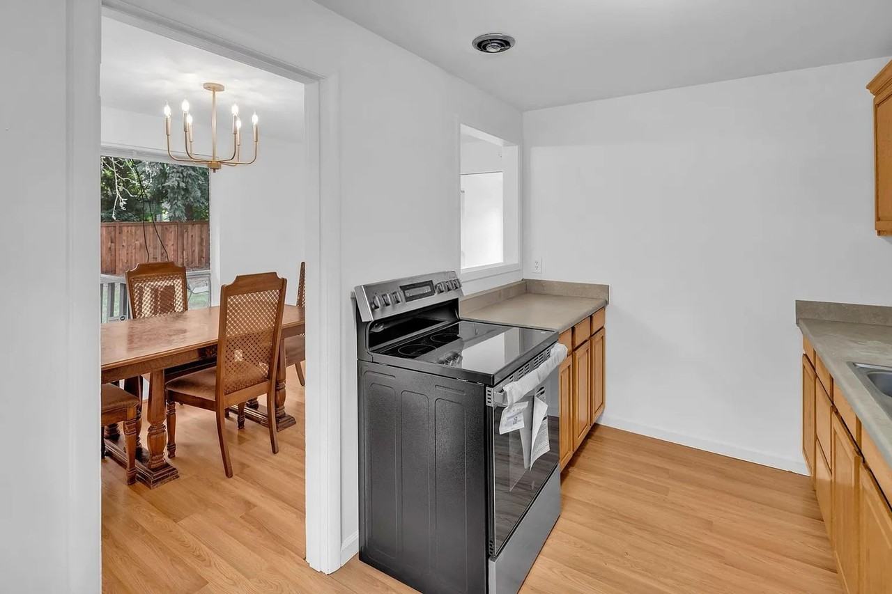 3602 Ne 75th St - Photo 4 of 36