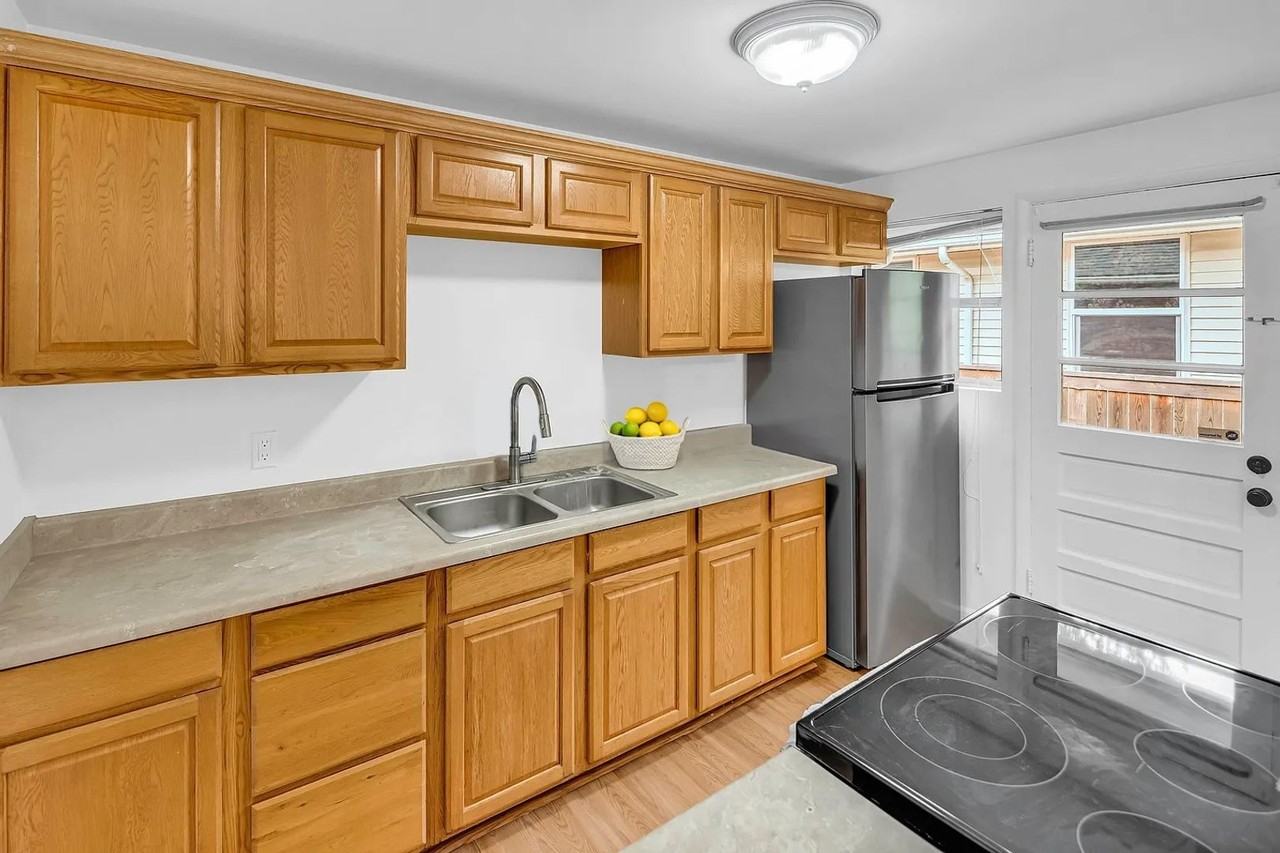 3602 Ne 75th St - Photo 2 of 36