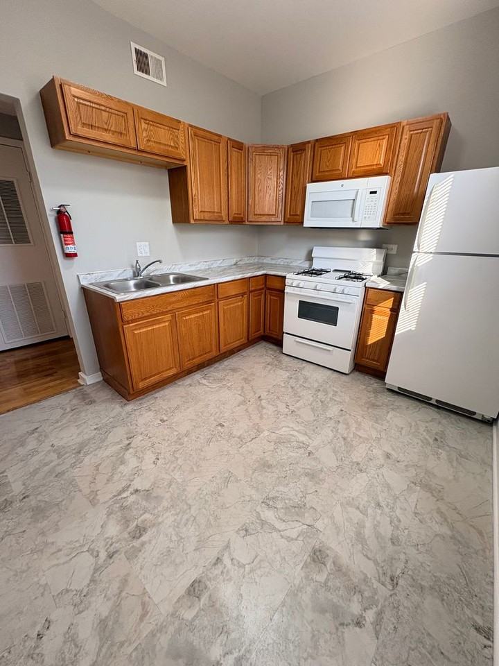 Washington West - Photo 3 of 25