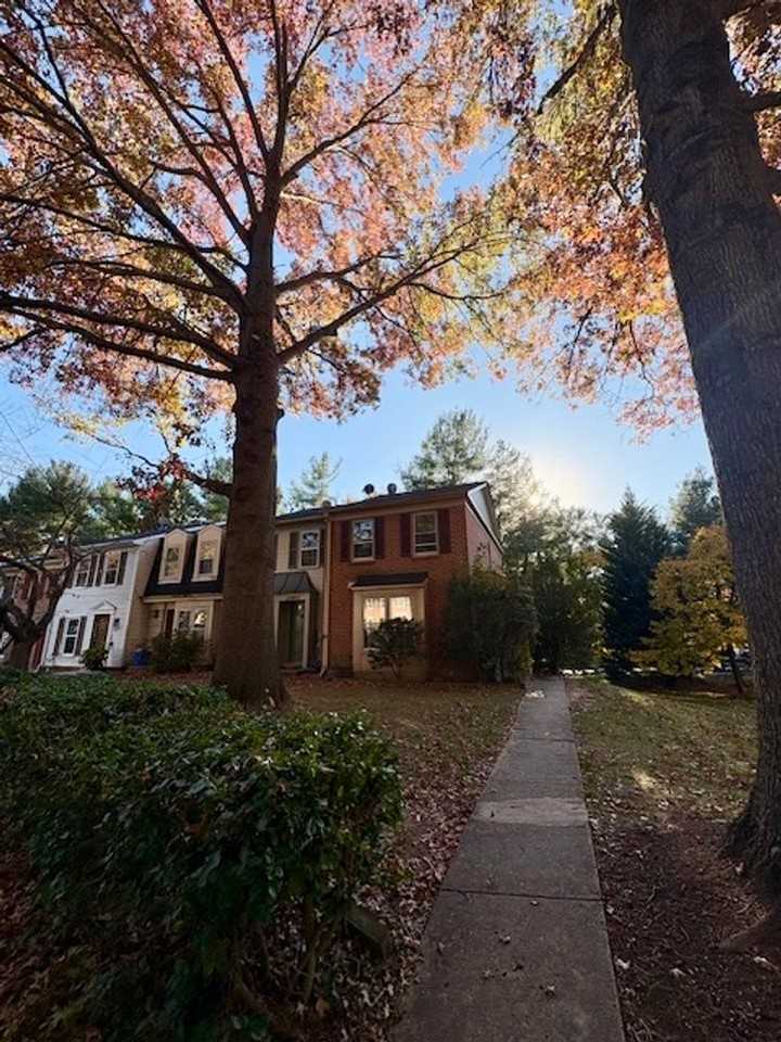 20501 Strath Haven Dr