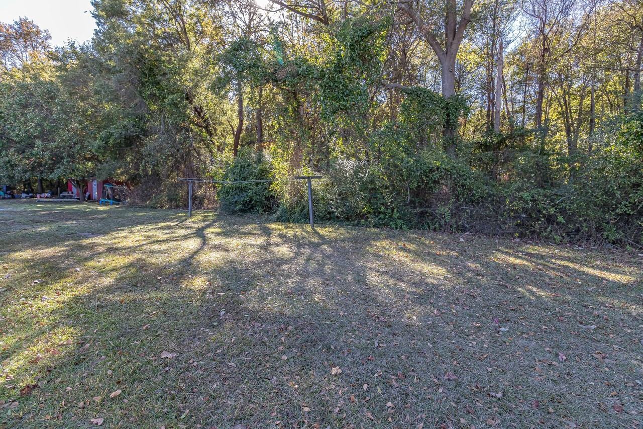 394 Community Dr - Photo 3 of 20