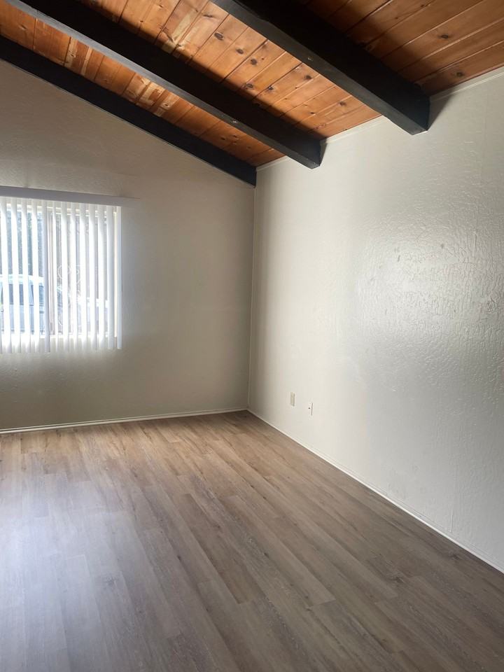 2040 Victor Avenue - Photo 3 of 13