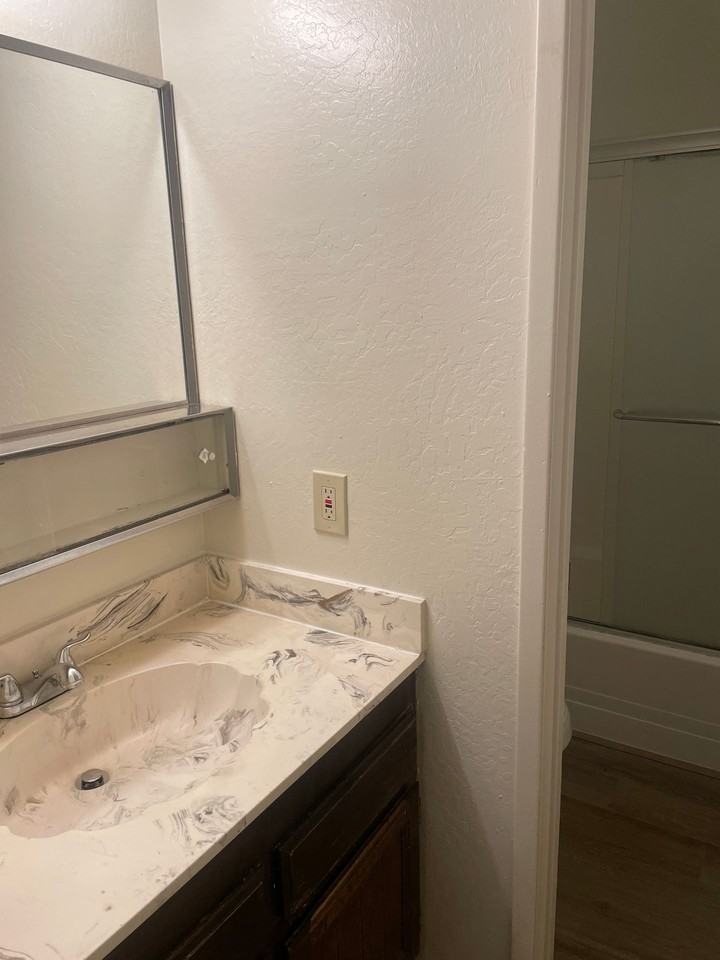 2040 Victor Avenue - Photo 7 of 13