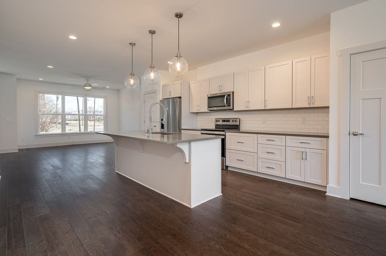 900 Meridian St - Photo 2 of 35