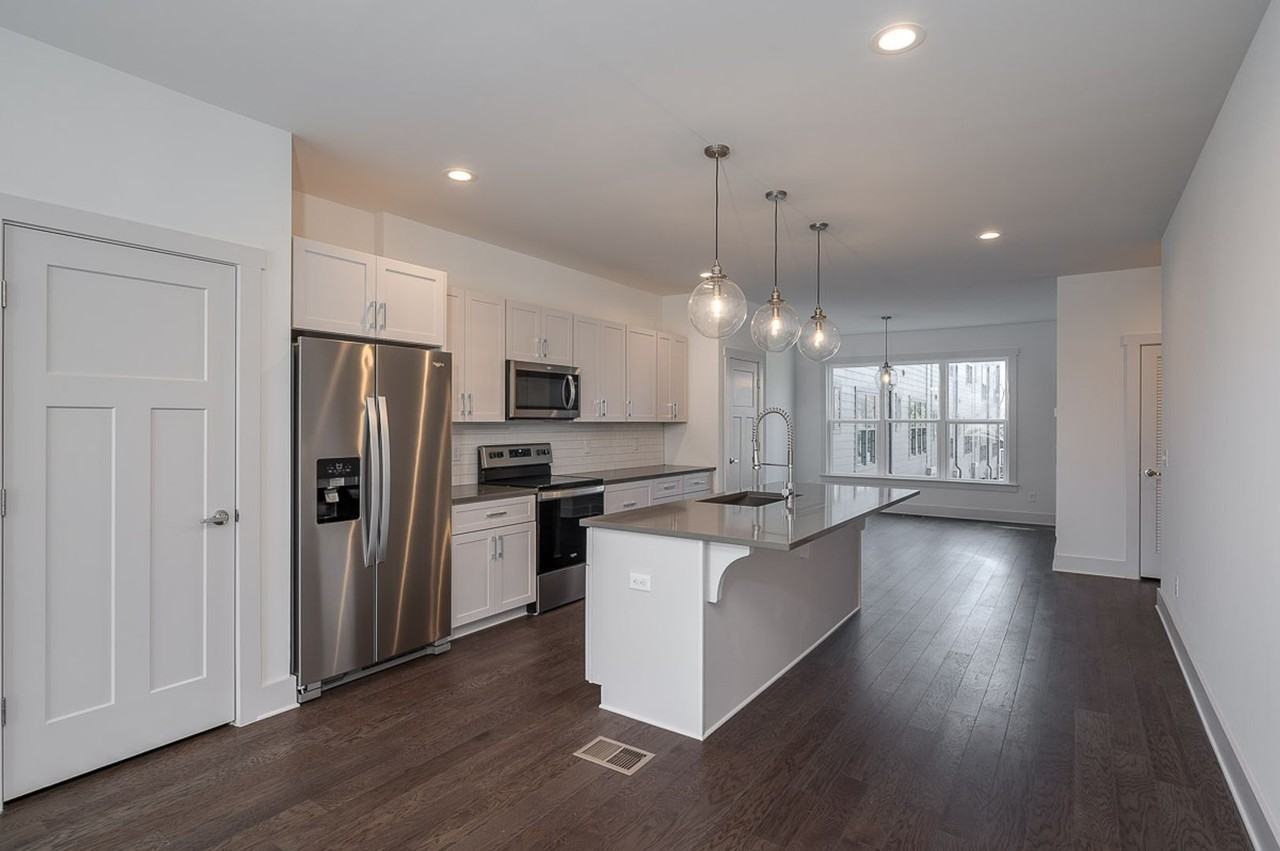 900 Meridian St - Photo 3 of 35