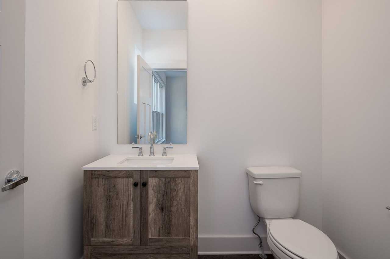 900 Meridian St - Photo 7 of 35