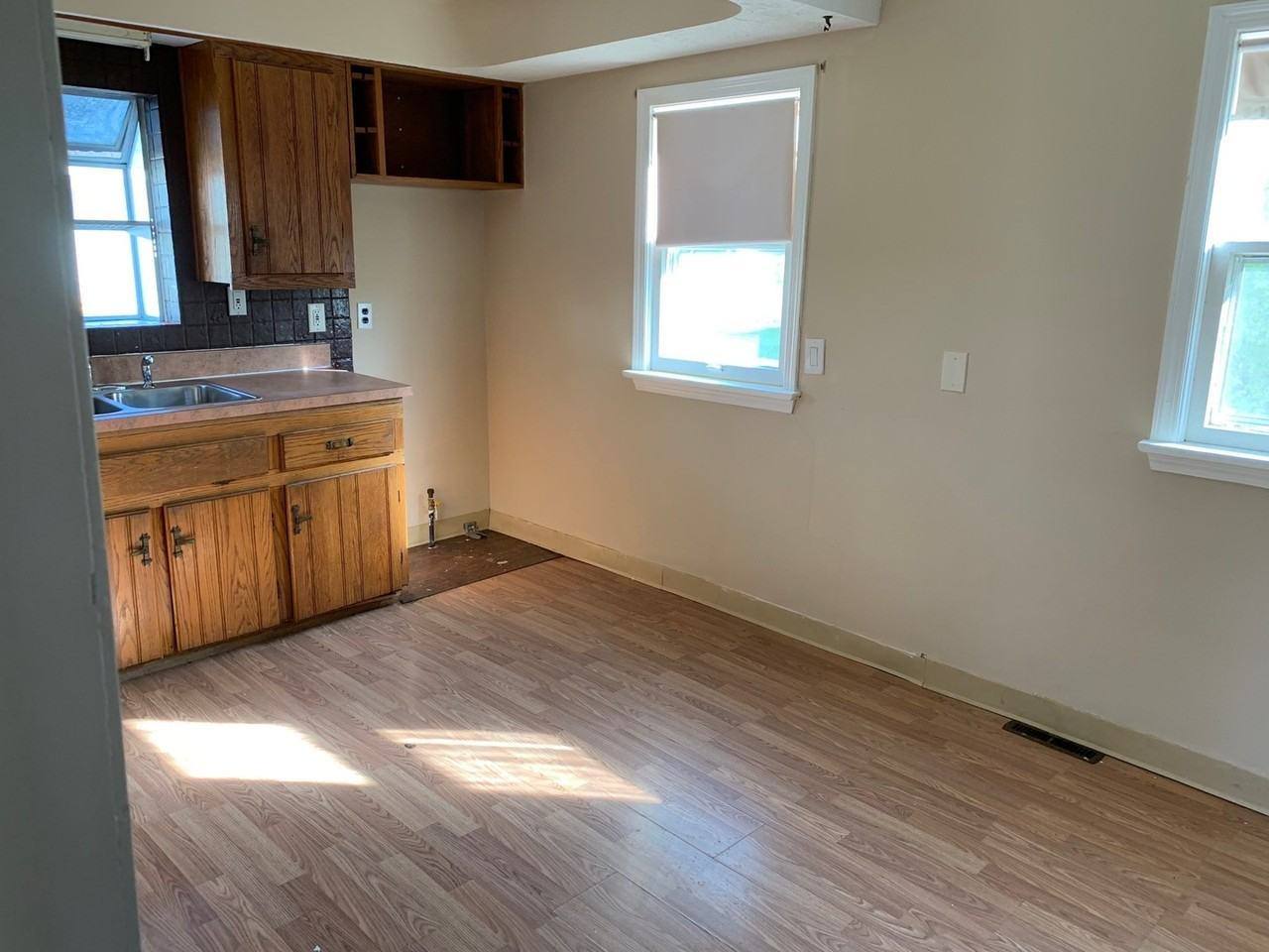 15419 Woodbrook Ave - Photo 2 of 12