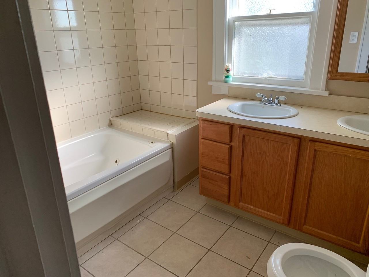 15419 Woodbrook Ave - Photo 3 of 12