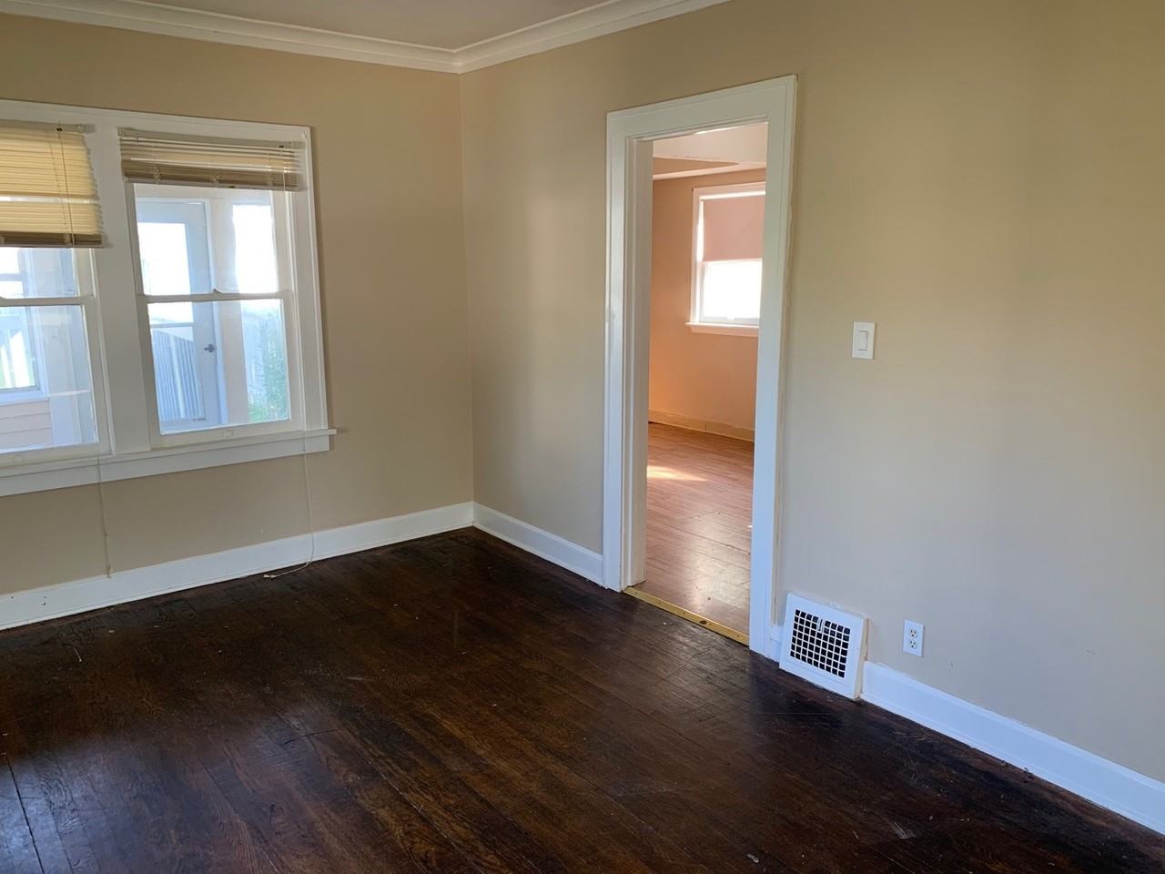 15419 Woodbrook Ave - Photo 5 of 12