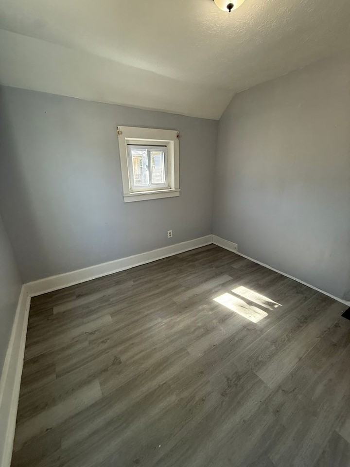 2524 Oakdale Ave - Photo 4 of 17