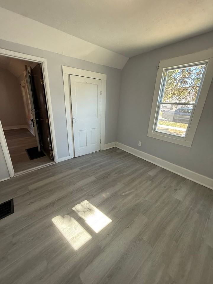 2524 Oakdale Ave - Photo 6 of 17