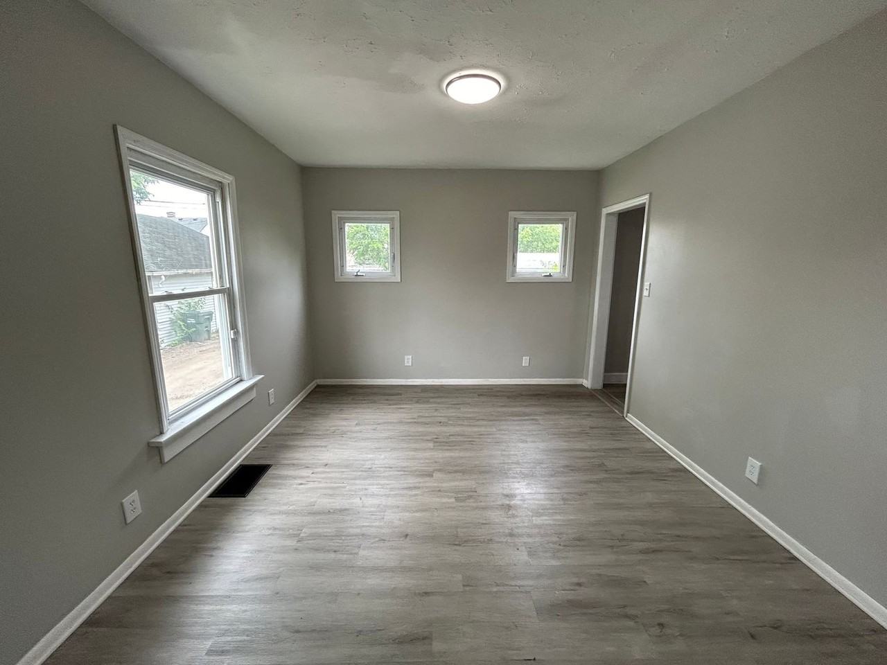 279 South Findlay Street - Photo 4 of 11