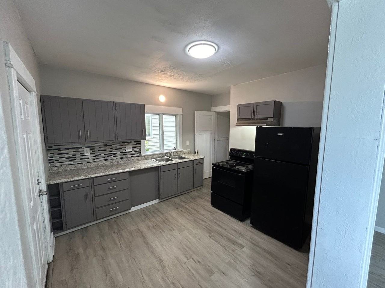 279 South Findlay Street - Photo 5 of 11