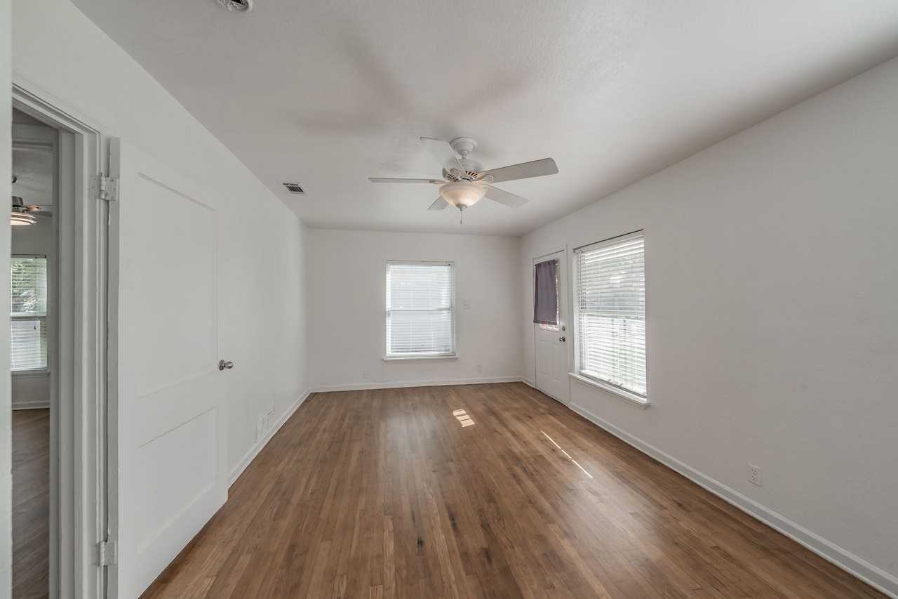 852 Edgefield Rd - Photo 3 of 27