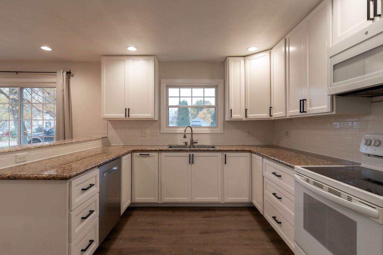 1418 North Woodruff Road - Photo 2 of 24