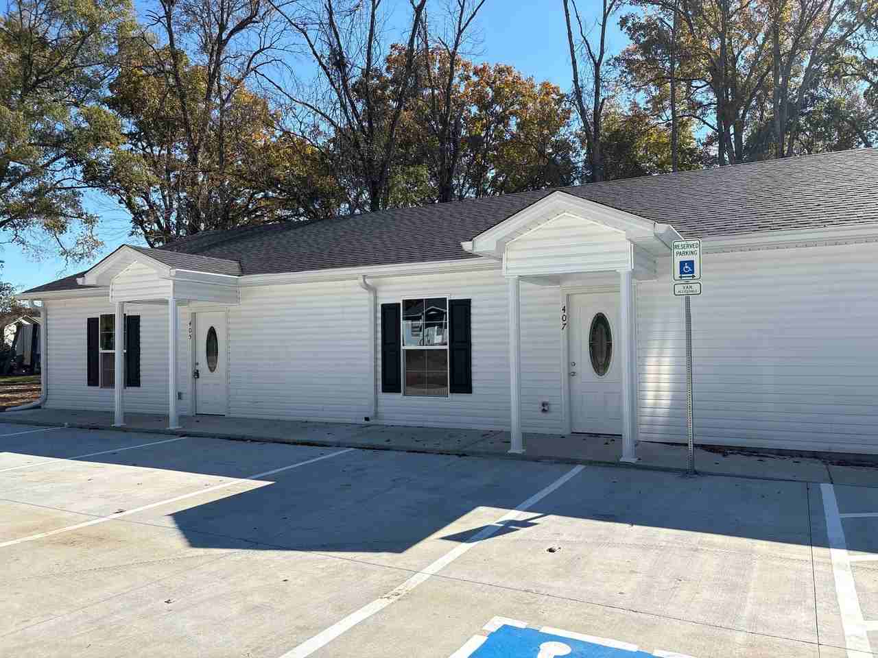 405 West Waggoner Street - Photo 2 of 17