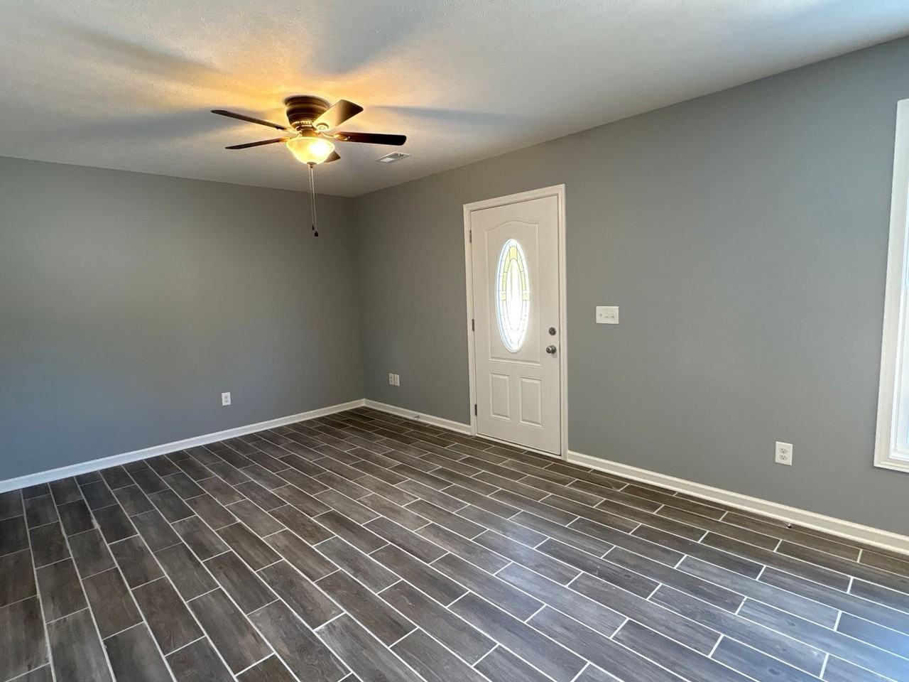 405 West Waggoner Street - Photo 3 of 17