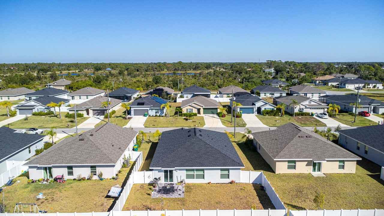 111 Naomi Pl - Photo 2 of 21