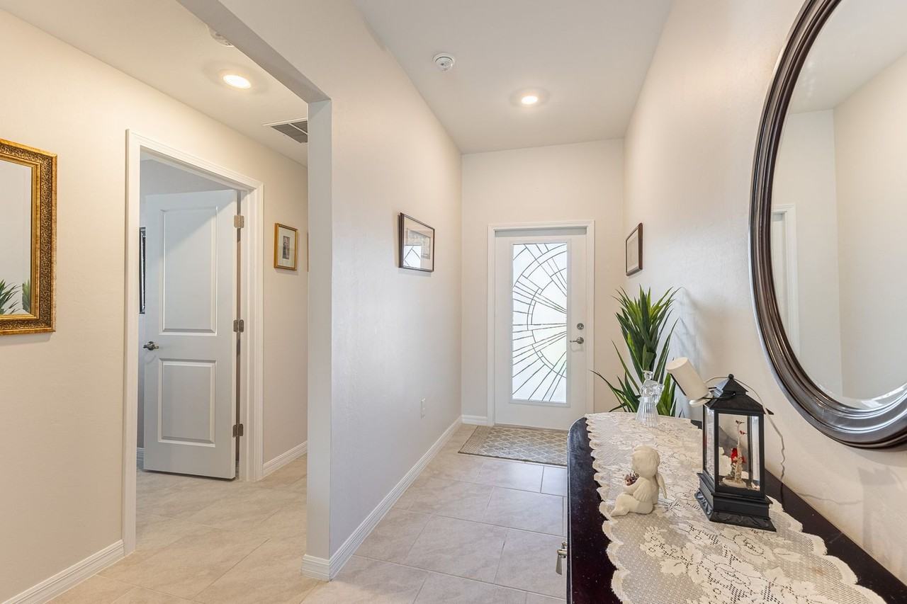 111 Naomi Pl - Photo 4 of 21